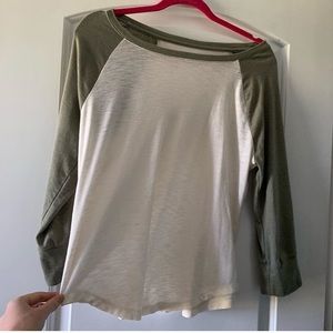 Cute 3/4 length sleeved shirt